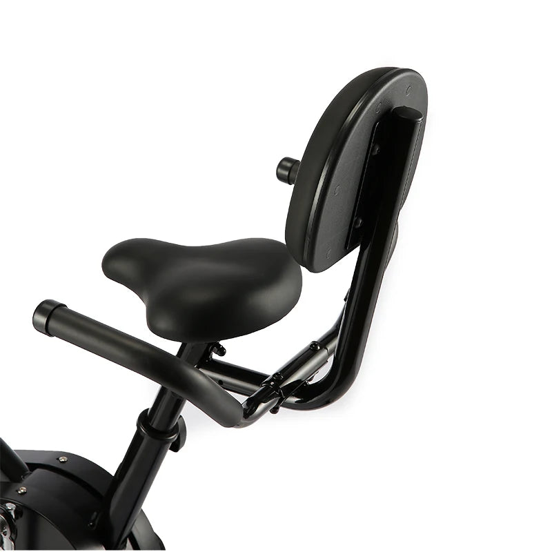 Bicicleta estática de aire con diseño ergonómico y respaldo ajustable para biohacking doméstico.